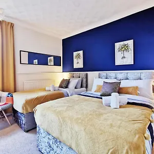 Summer Lane House-3 Bedrooms-close To M1-longer Stay-free Parking Holiday home