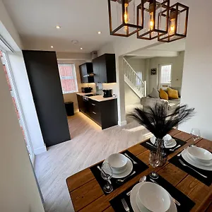 The Perfect Place 3 Bedroom House With Garden And Parking Holiday home