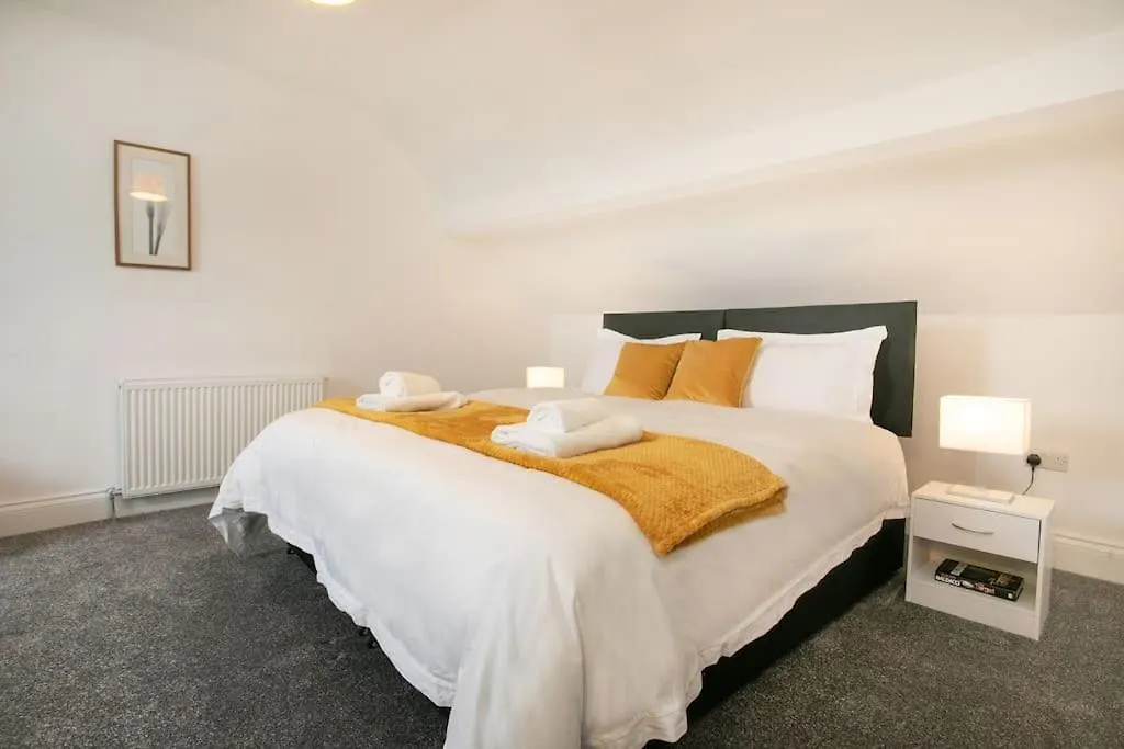 Вилла Cudworth House, Barnsley For Contractors & Families, Off-Road Parking, Speedy Wifi,Etc 0*,  Великобритания
