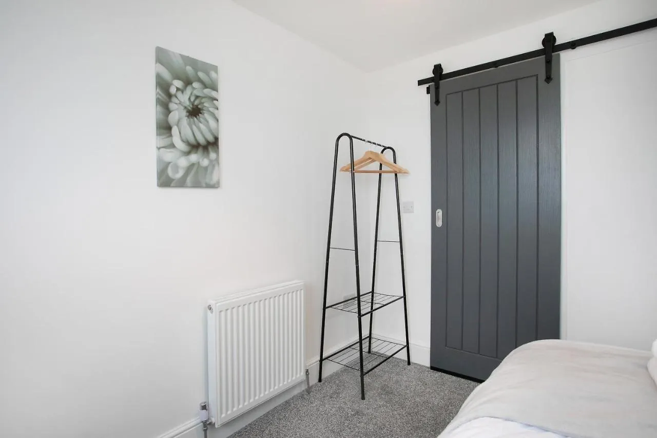 Вилла Cudworth House, Barnsley For Contractors & Families, Off-Road Parking, Speedy Wifi,Etc 0*,  Великобритания