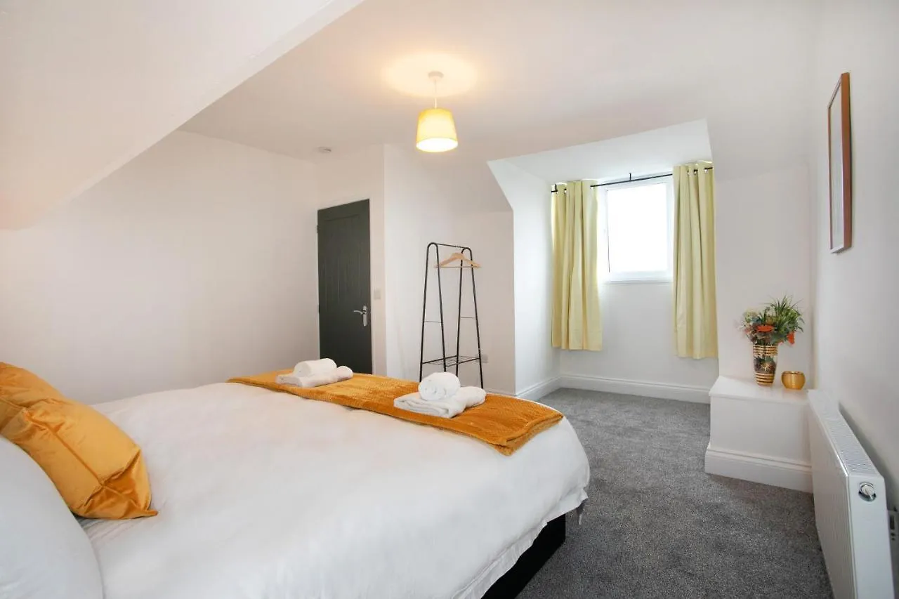 Дом отдыха Вилла Cudworth House, Barnsley For Contractors & Families, Off-Road Parking, Speedy Wifi,Etc Великобритания