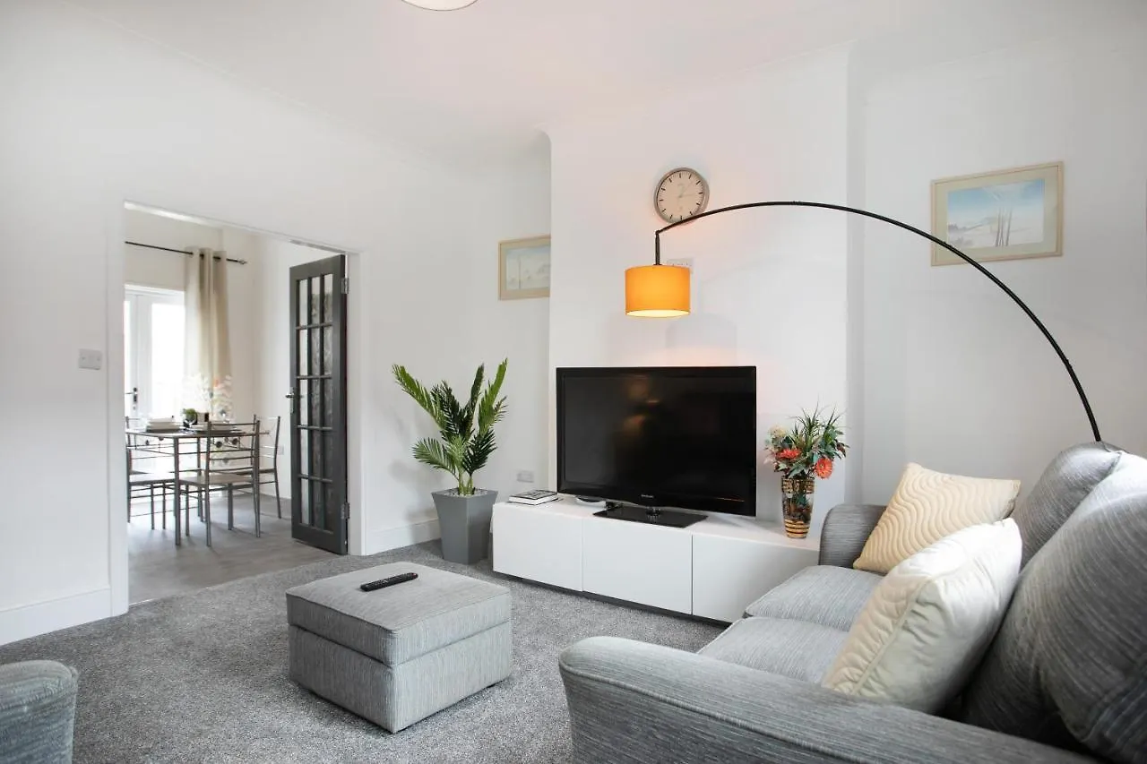 Дом отдыха Вилла Cudworth House, Barnsley For Contractors & Families, Off-Road Parking, Speedy Wifi,Etc Великобритания