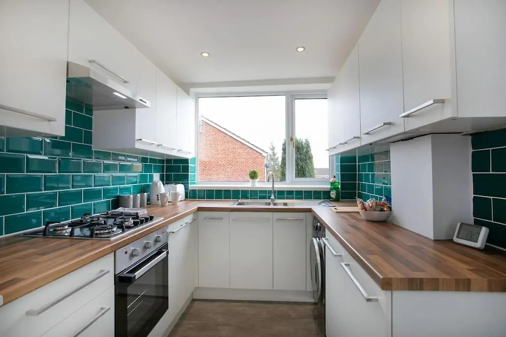 Дом отдыха Вилла Cudworth House, Barnsley For Contractors & Families, Off-Road Parking, Speedy Wifi,Etc