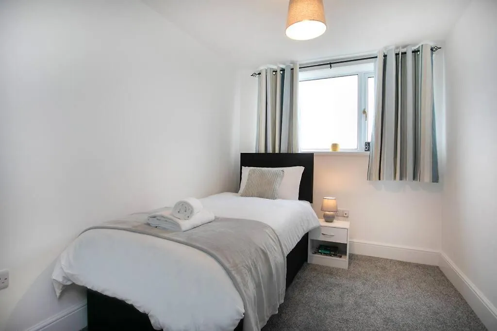 Дом отдыха Вилла Cudworth House, Barnsley For Contractors & Families, Off-Road Parking, Speedy Wifi,Etc Великобритания